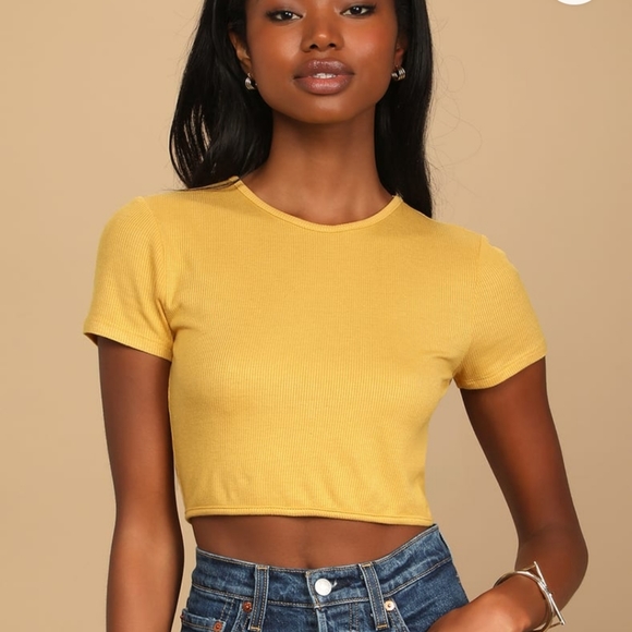 Lulu's Ribbed Slit Back Cropped Tee - Picture 2 of 4